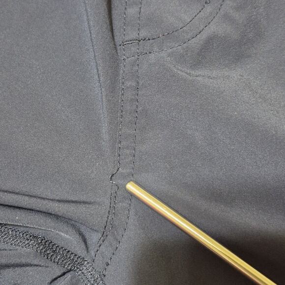 Rhone Shorts Men XL Navy Multi Zip Pockets Outdoor Stretch Athletic Logo Preppy - Picture 3 of 9